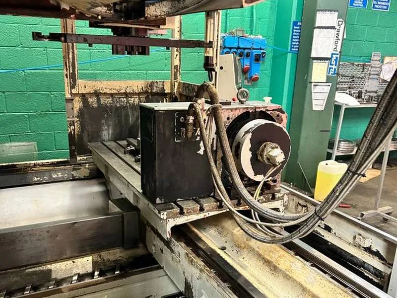 Macchinario CNC prima della pulizia