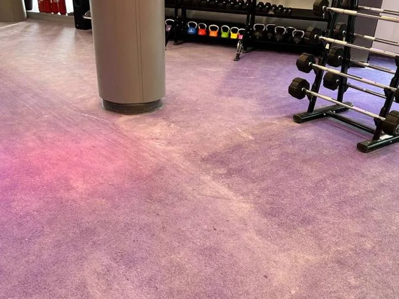 Zona pesi con pavimento ripristinato